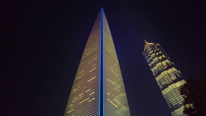 夜晚仰望陆家嘴三件套高楼大厦夜景城市风景