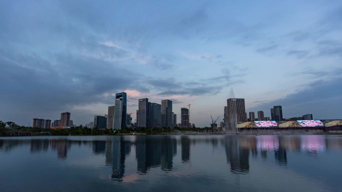 城市湖泊高层建筑群天黑亮灯城市日转夜延时