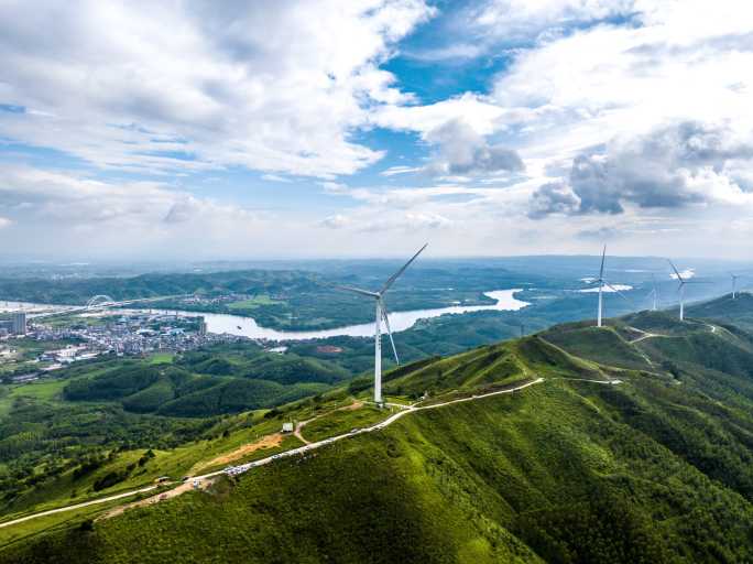 广西横州霞义山风电场风力发电航拍延时