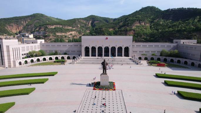 延安革命纪念馆外景航拍延安毛主席铜像