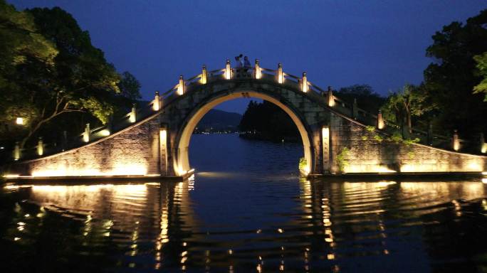 湘湖石拱桥夜景航拍