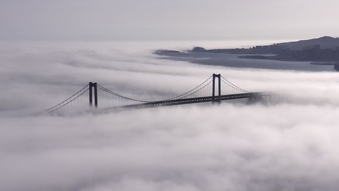 大连市星海广场跨海大桥平流雾航拍
