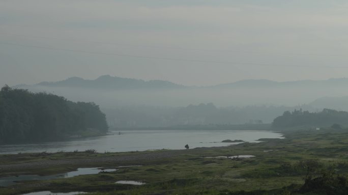 老蜂农挑蜂箱进山合集