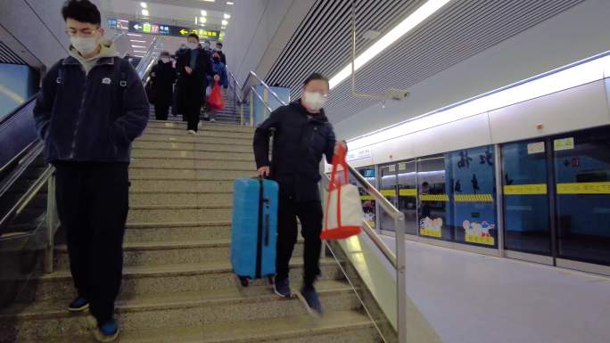 上海城市地铁乘客人流视频素材99
