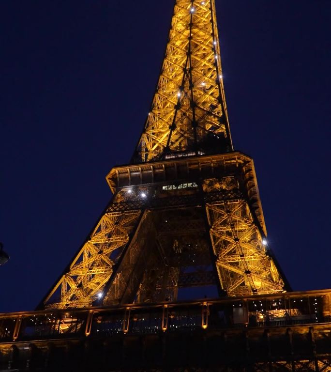 巴黎埃菲尔铁塔竖屏夜景灯光