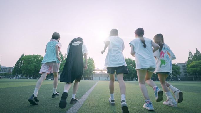 4K 青年向太阳奔跑 逆光奔跑