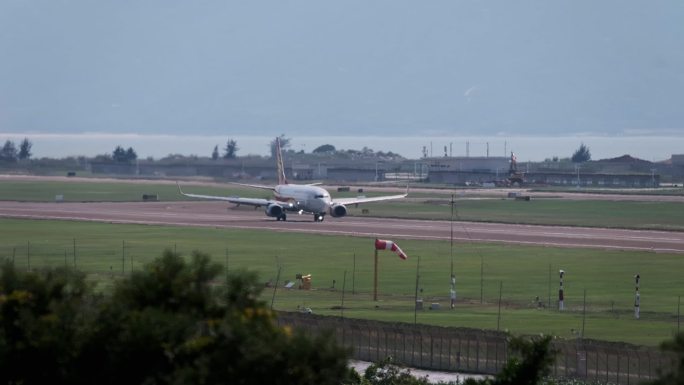 4K60P珠海金湾机场运行进港 飞机滑行