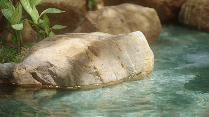园林水景喷泉水池阳光水波纹