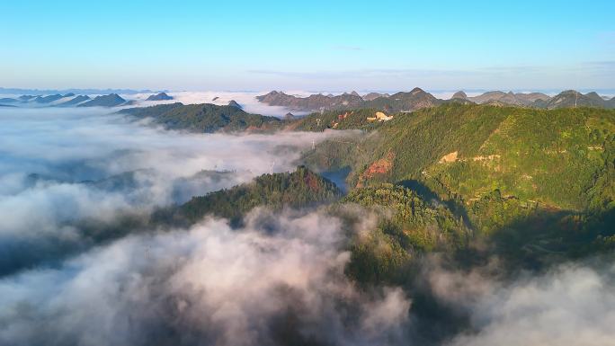 云雾缭绕的山区