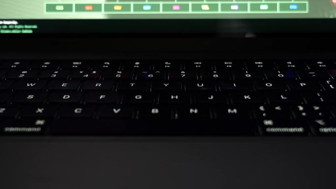 4k实拍电脑键盘彩灯闪烁