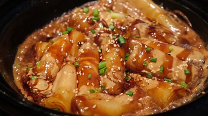 烹饪中国广东的肠粉啫啫煲的特写