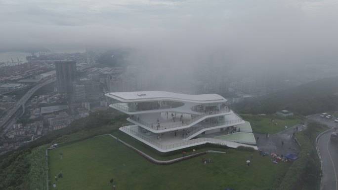 云雾中的云海广场