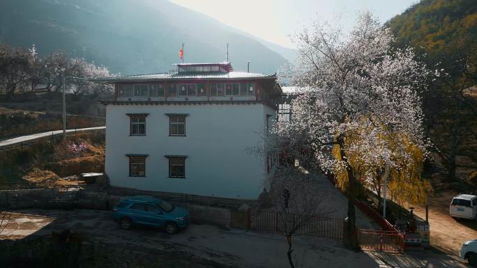 云南香格里拉尼西藏族村庄汤满藏族民居