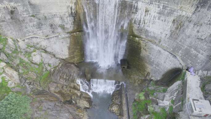 高山瀑布航拍视频3