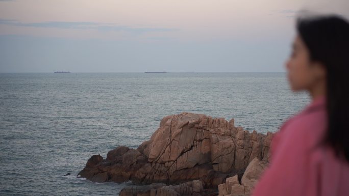 美女站在海边看海伤感孤单失落情绪短片mv