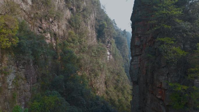 张家界武陵源石英砂岩石灰岩喀斯特地貌公路