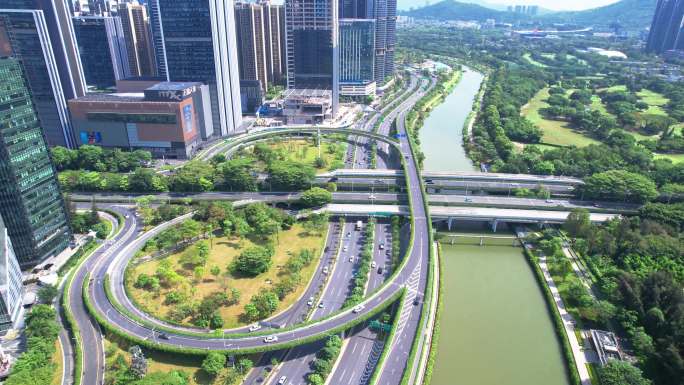 深圳绿色车流道路