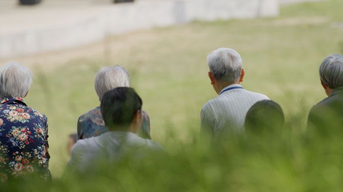 老年生活退休生活老人背影老龄化