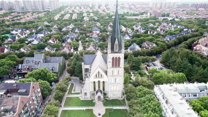 上海松江区泰晤士小镇天主教堂航拍长镜头
