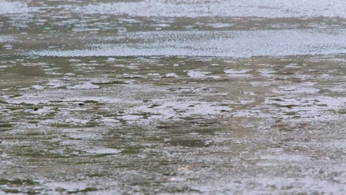 城市马路下暴雨下雨天雨水雨滴街景街道街头