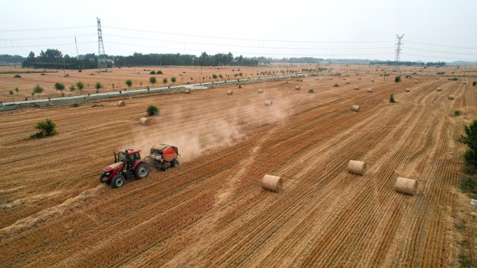 河南麦收航拍 收割机农业收割打杆机麦秆