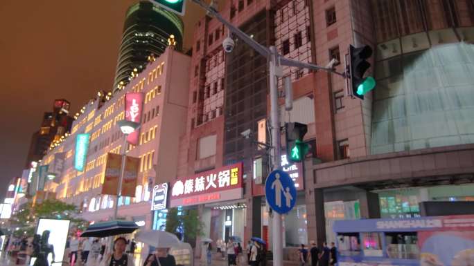 上海黄浦区南京东路步行街外滩夜晚夜景街景