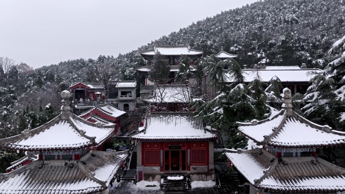 洛阳龙门石窟香山寺雪景