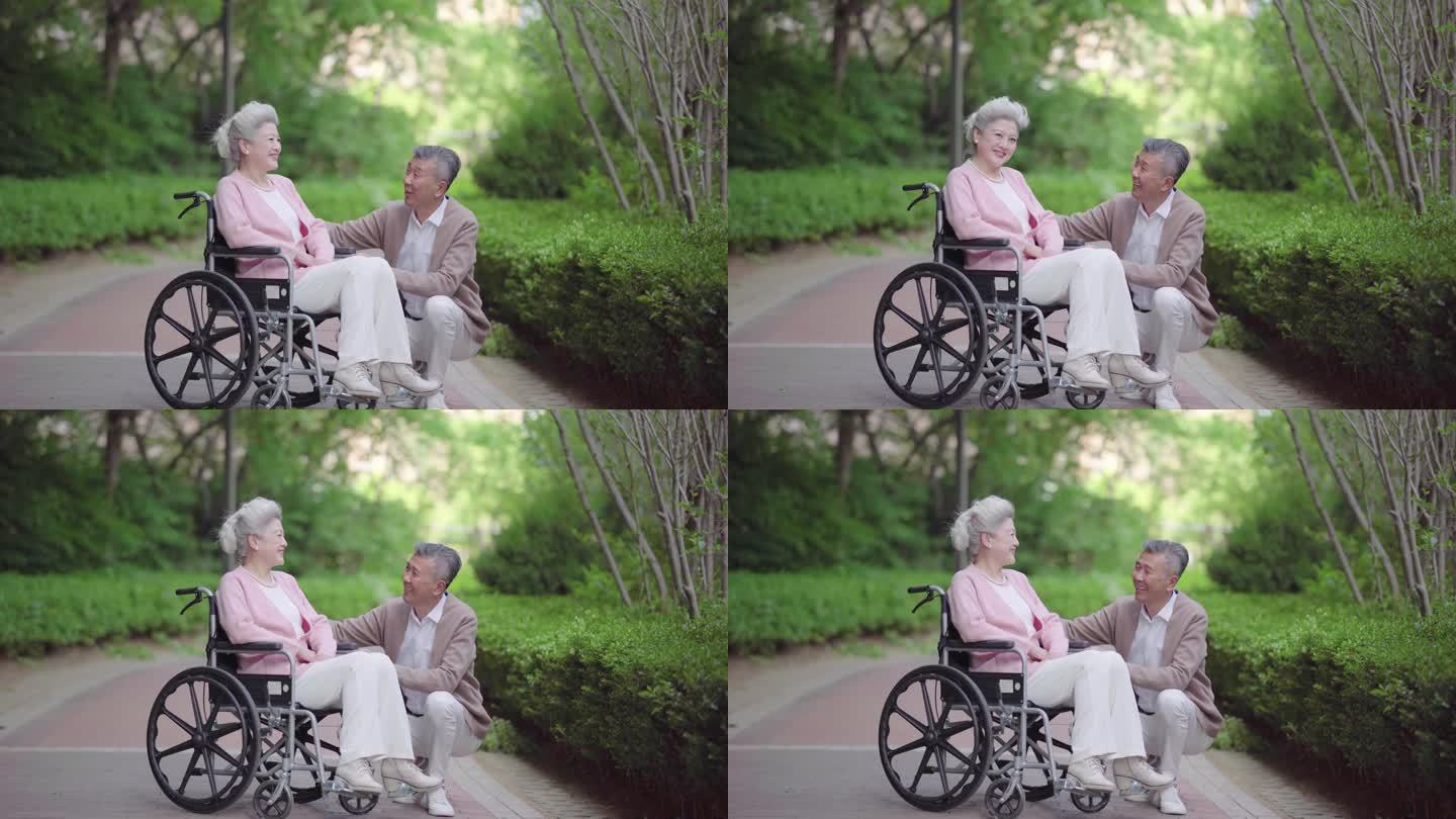 老人坐轮椅 户外老人