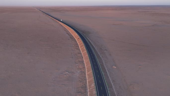 孤独的沙漠无人区331国道航拍