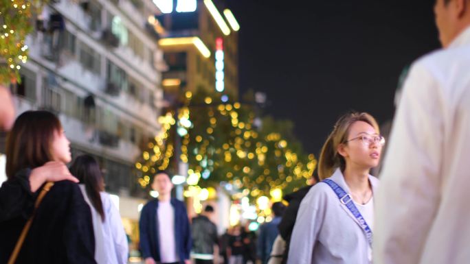 浙江省杭州市武林夜市夜晚夜景逛街购物人群