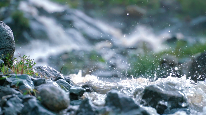 雨后山间小溪小河激情奔流浪花飞溅