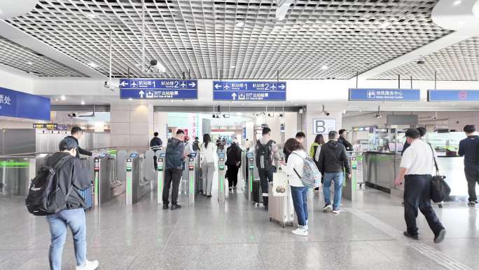 上海浦东机场进站人群升格长镜头