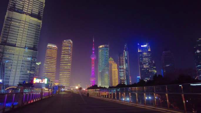 夜晚仰望上海陆家嘴高楼大厦夜景城市风景视