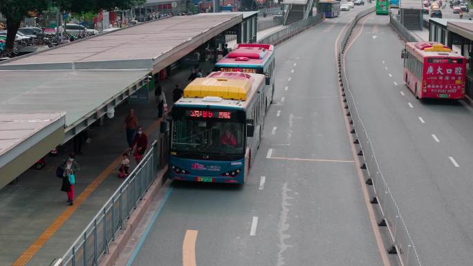 4K航拍广州天河车陂商圈BRT公交车车流
