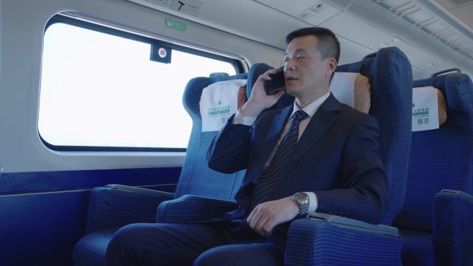 中国高铁 和谐号 商务头等舱 看手机