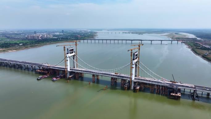 航拍建设中的南昌赣江洪州大桥