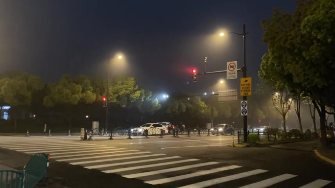 城市夜景灯光雾