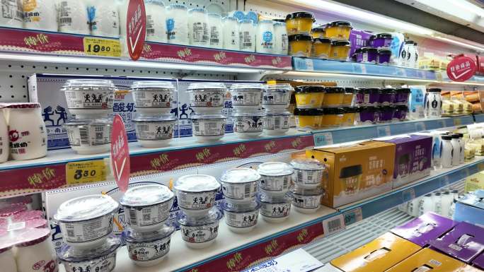 超市货架展示 酸奶