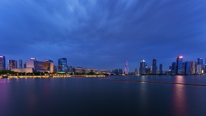 深圳前海核心区 宝安中心区写字楼和摩天轮