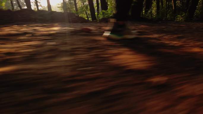 阳光树林跑步奔跑脚步步伐励志追逐梦想