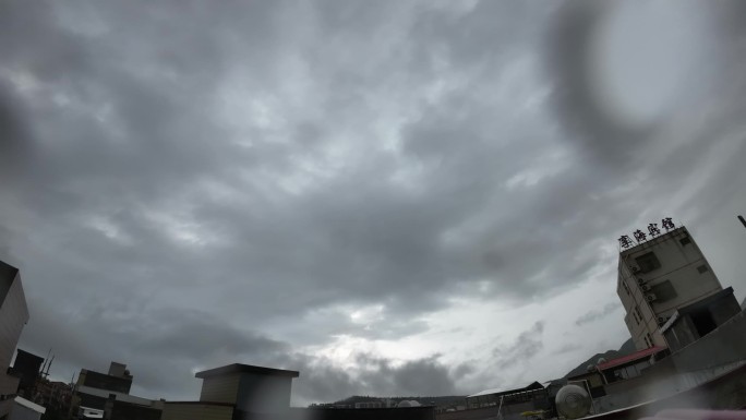 乌云下雨延时摄影
