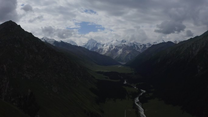 航拍夏特河谷山谷