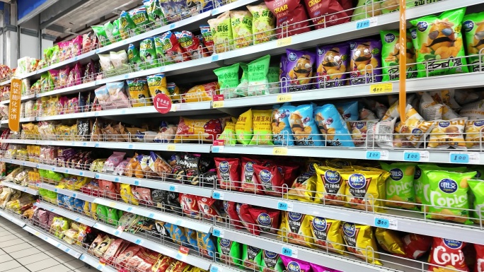 超市货架展示 膨化食品