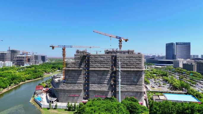 上海临港新片区大开发建设工地 吊机