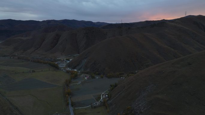 四川甘孜藏族自治州新都桥摄影天秋天日落