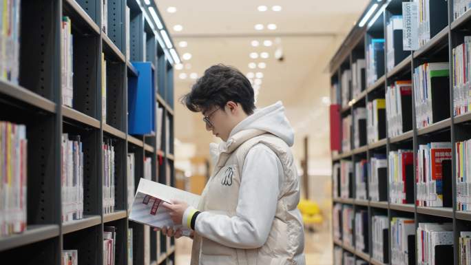 【合集】年轻人图书馆看书学习