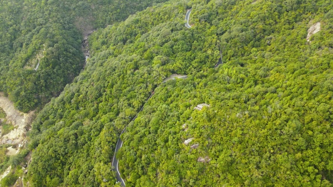 航拍深圳盐田半山公园带马峦山二线关绿道