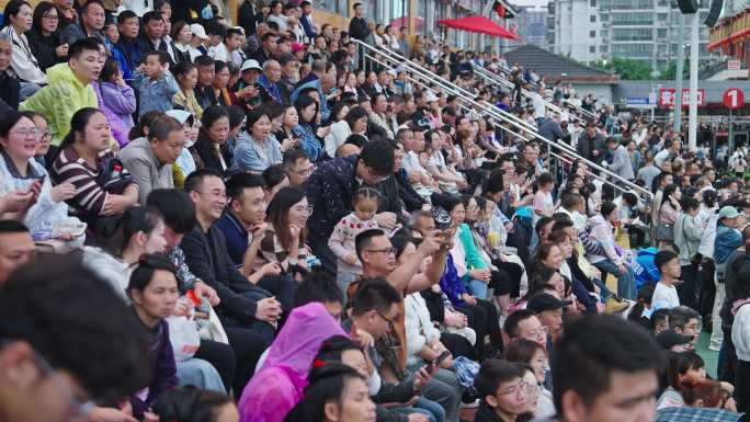 贵州榕江村超足球比赛人群观众游客拍照热闹