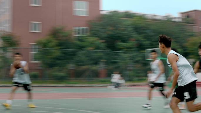 【4K】学生打篮球比赛