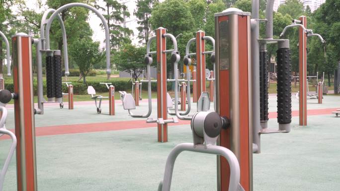 公园锻炼健身器材